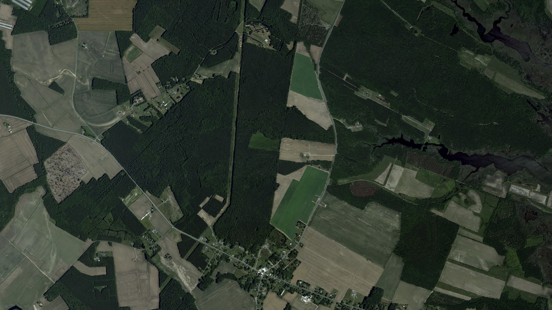 Natural-color aerial photograph of land around Stockton, Maryland