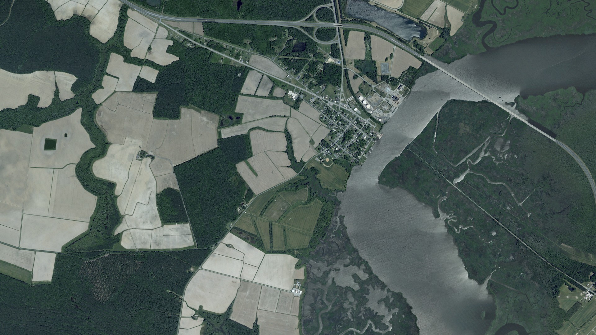 Natural-color aerial photograph of land around Vienna, Maryland