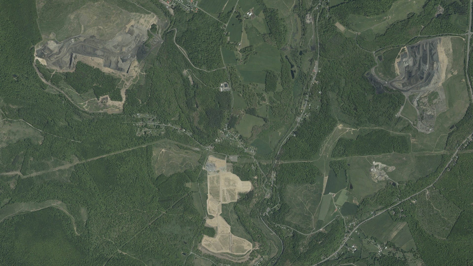 Natural-color aerial photograph of land around Woodland, Maryland