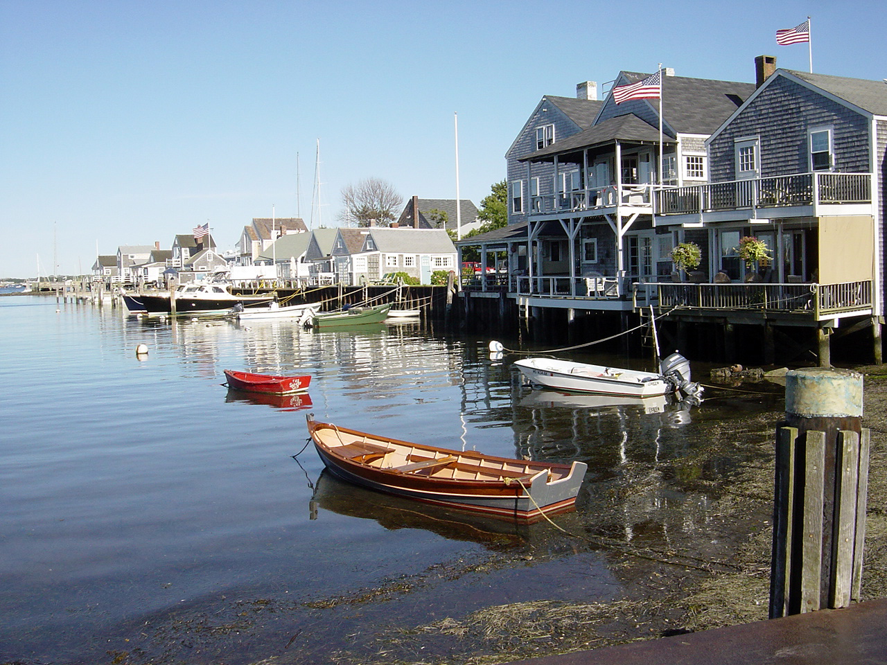 Nantucket, Massachusetts. Photo taken by Bobak Ha'Eri, August 2004. Please observe license and properly cite in use outside Wikipedia. — Nantucket County, Massachusetts