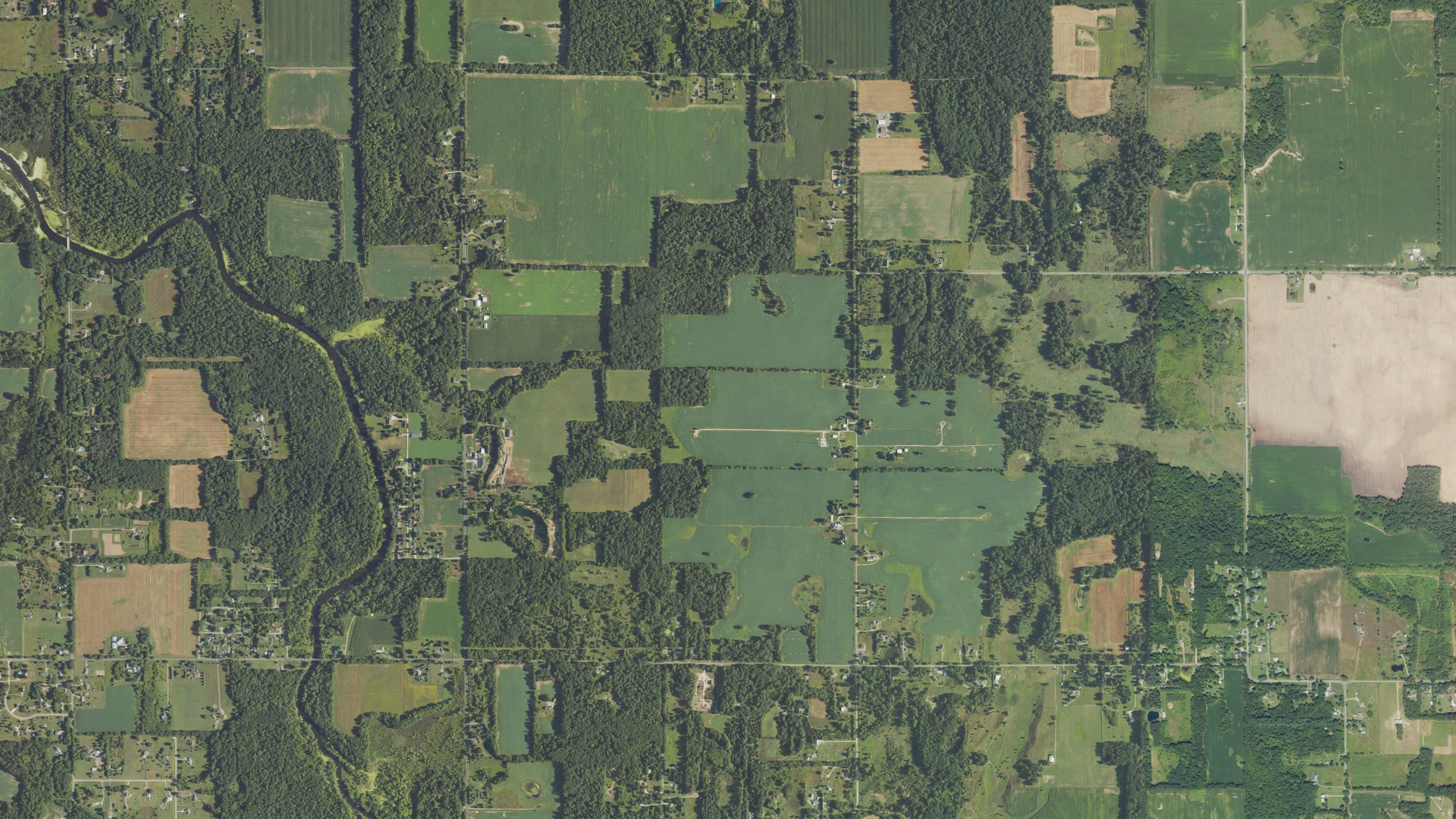 Natural-color aerial photograph of land around Onondaga, Michigan