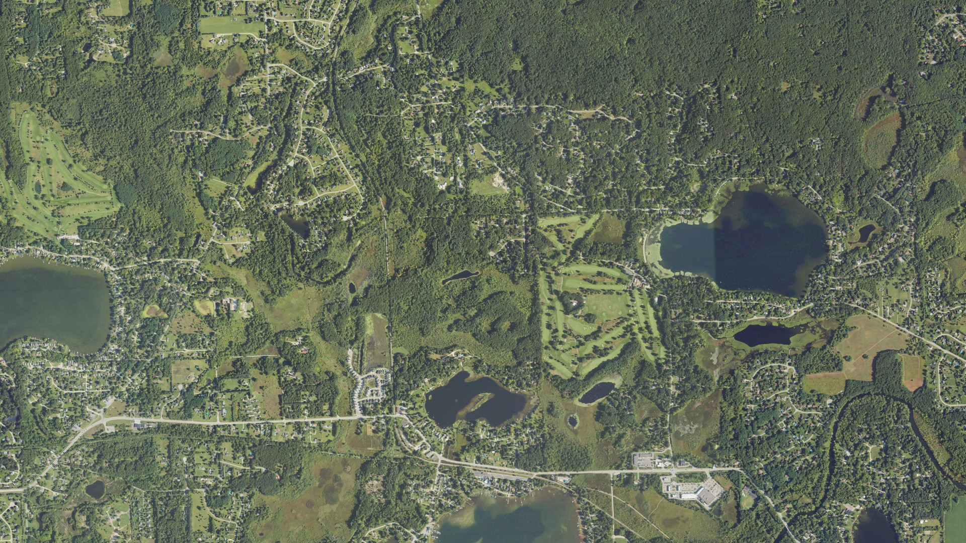 Natural-color aerial photograph of land around Hamburg, Michigan