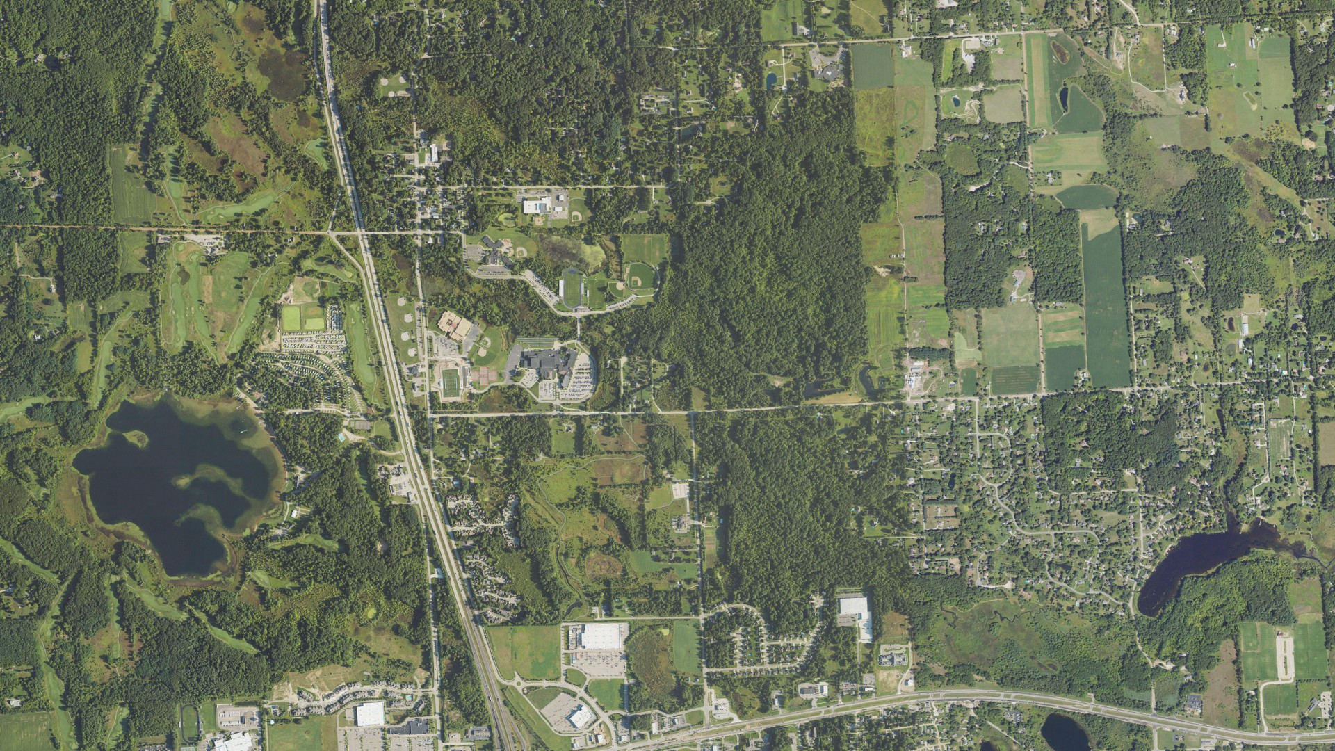 Natural-color aerial photograph of land around Hartland, Michigan
