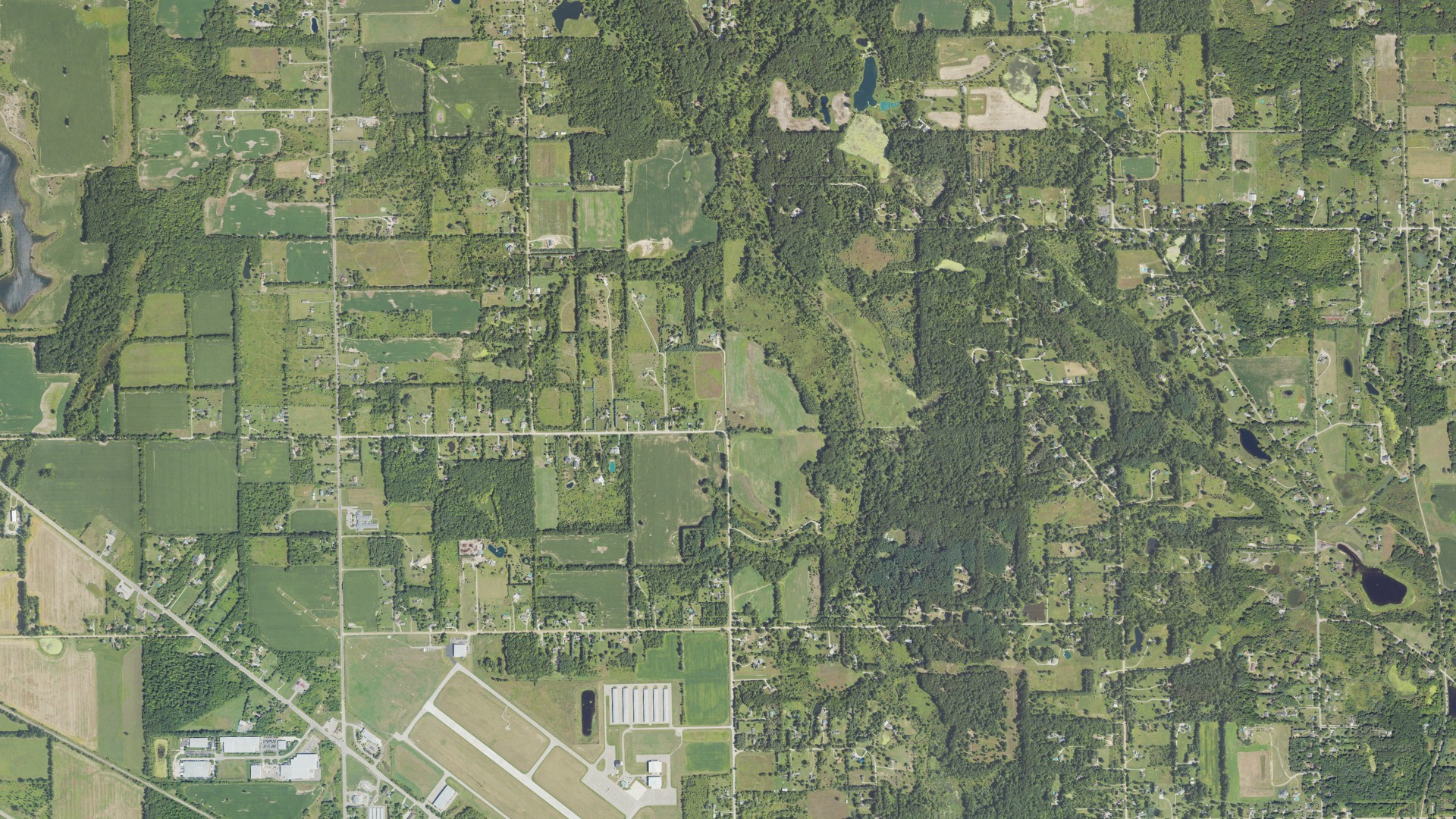 Aerial view of land around Howell, Michigan