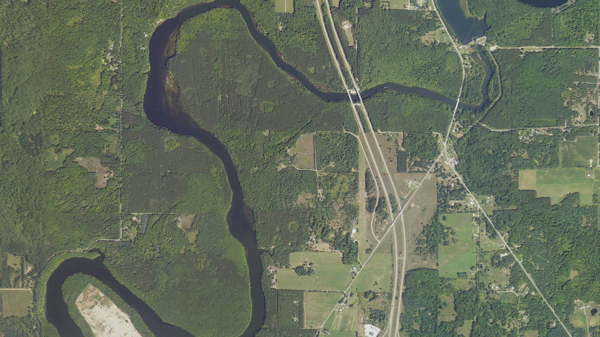 Natural-color aerial photograph of land around Mecosta, Michigan