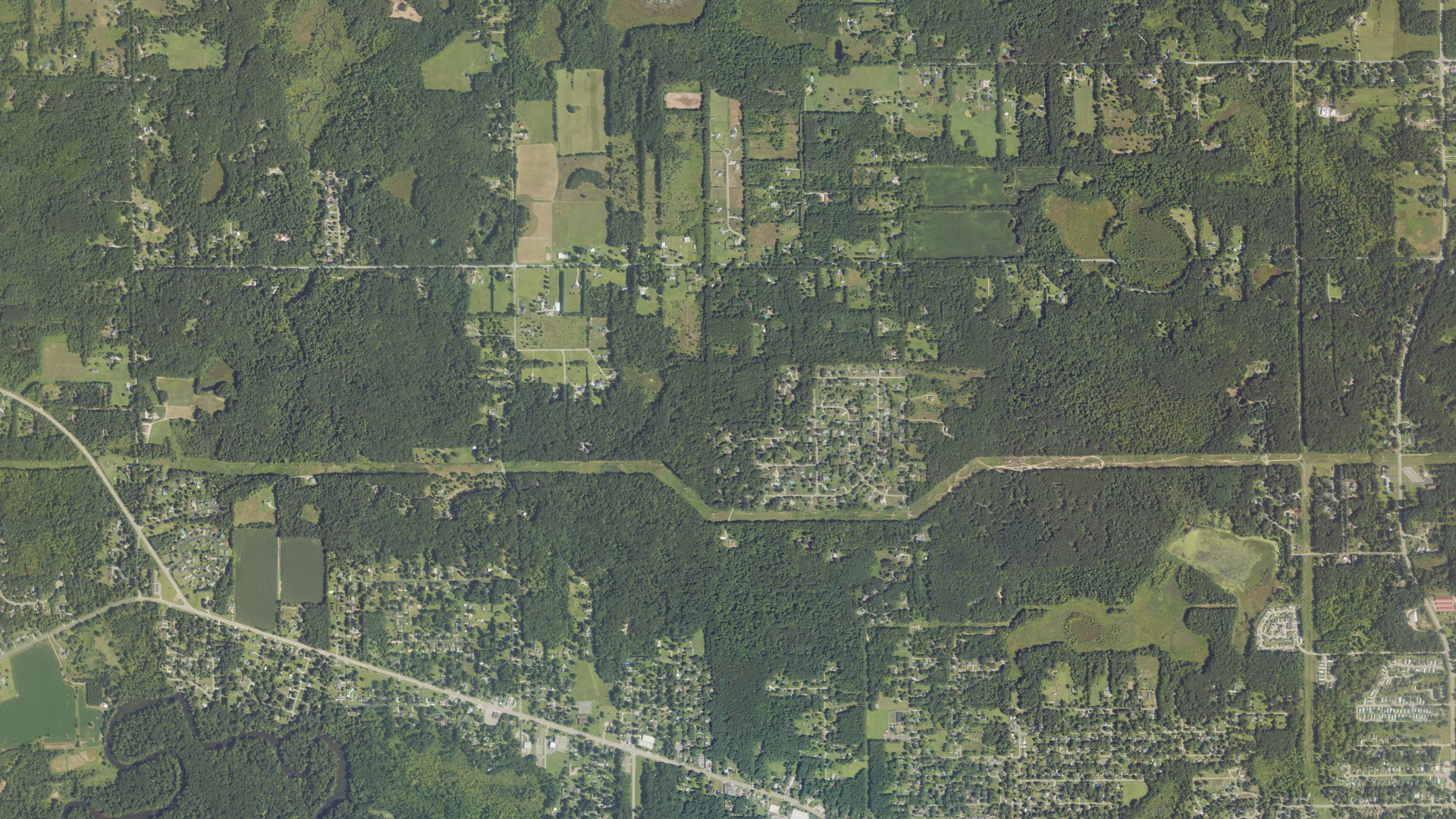 Natural-color aerial photograph of land around Level Park-Oak Park, Michigan