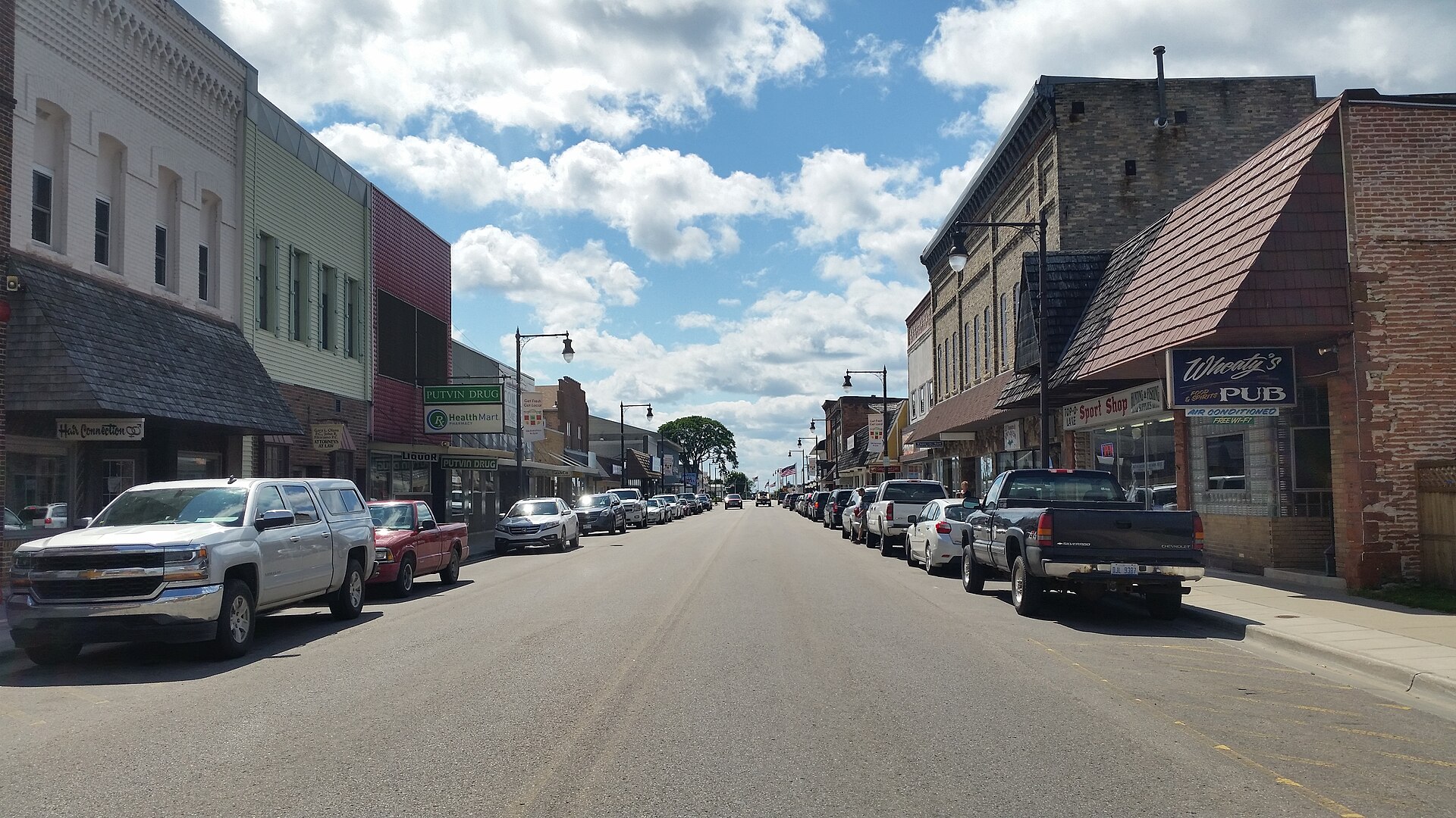 Street scene in Manistique, Michigan