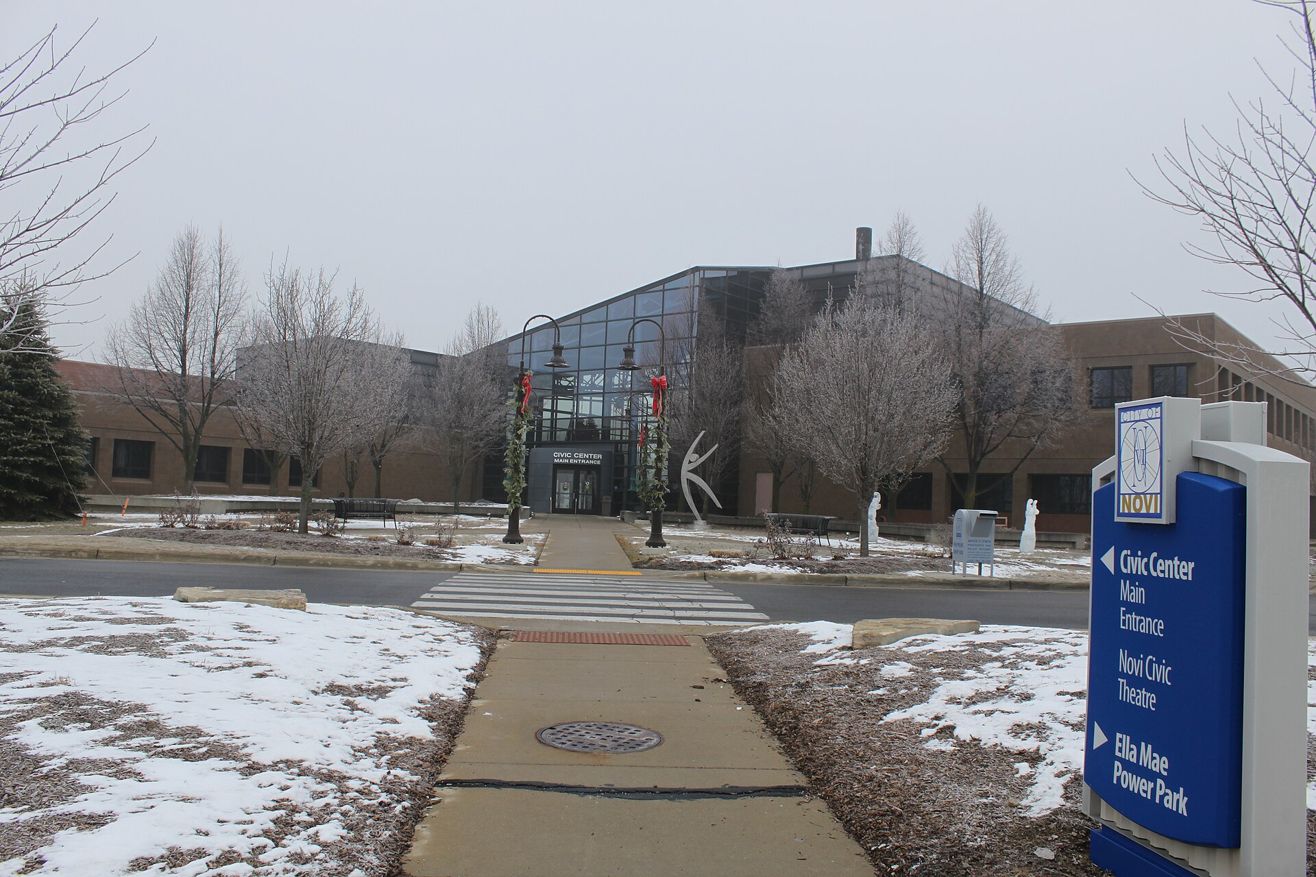 Street scene in Novi, Michigan