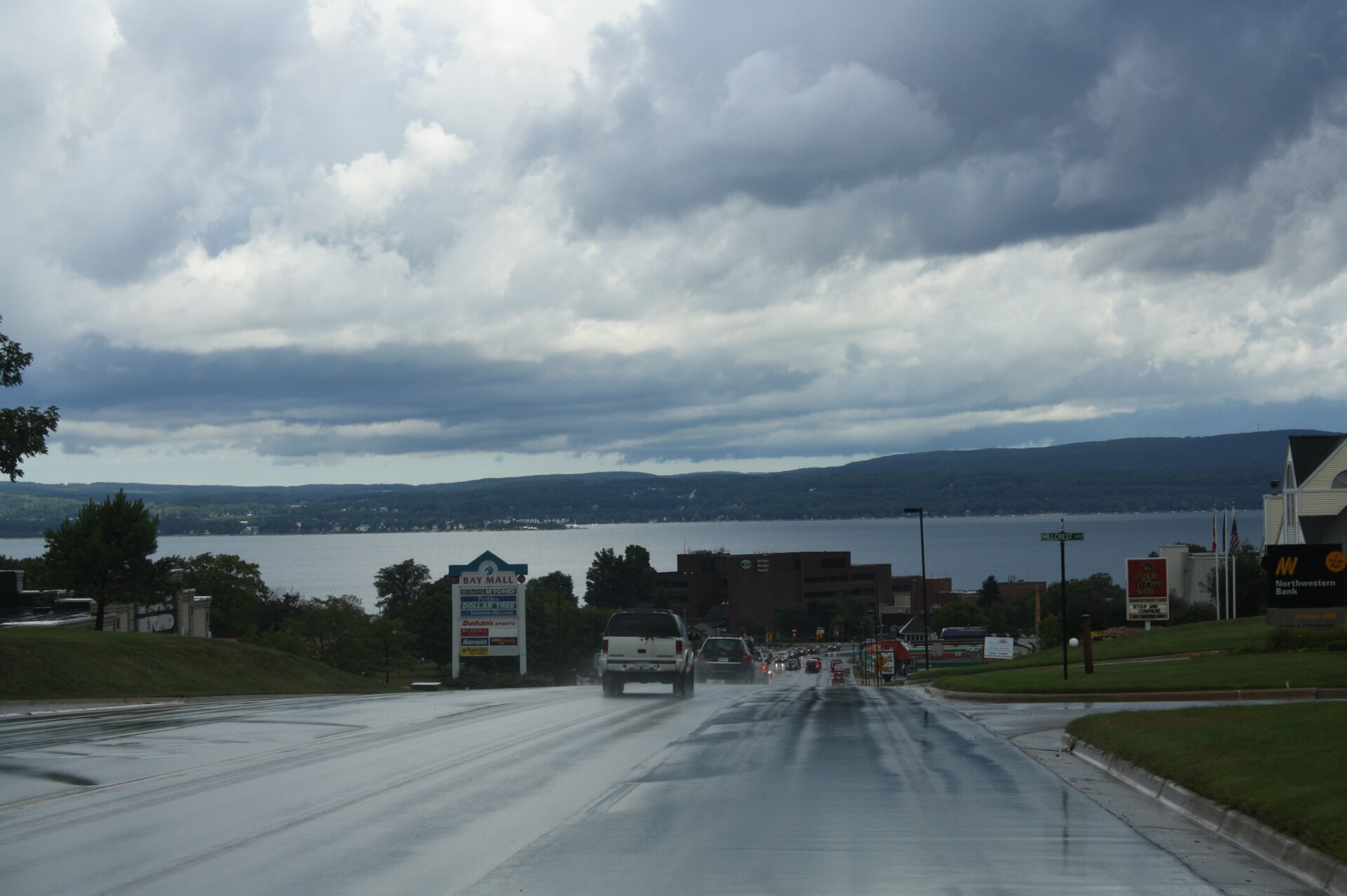 A panorama of w:Petoskey, Michigan on w:U.S. Route 131. This file was uploaded with Commonist.