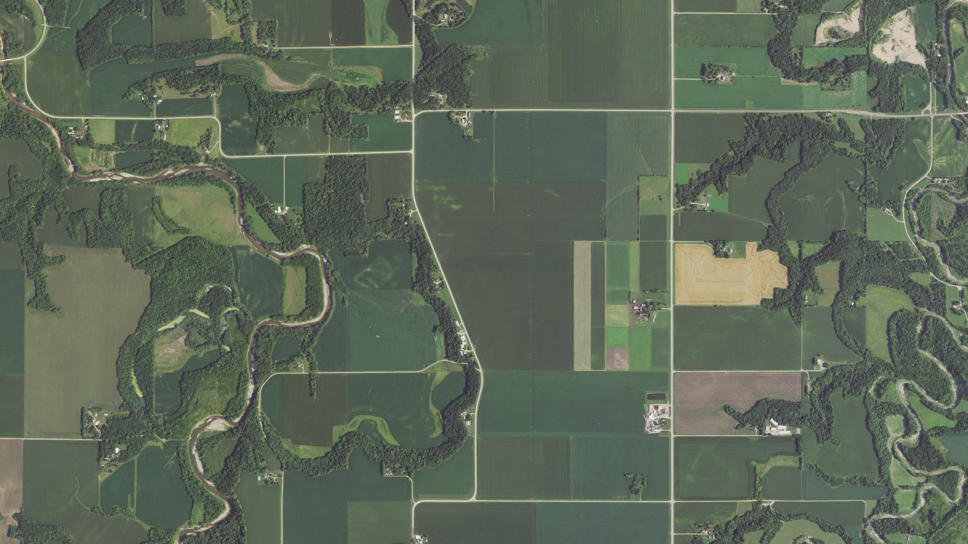 Natural-color aerial photograph of land around Rapidan, Minnesota
