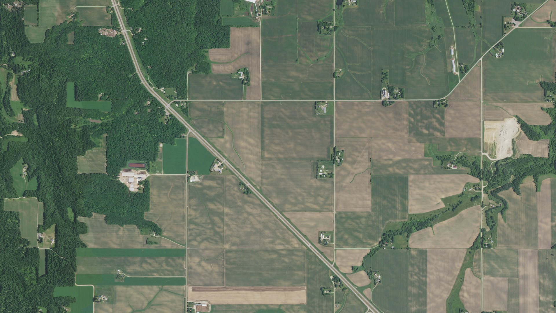 Natural-color aerial photograph of land around Leon, Minnesota