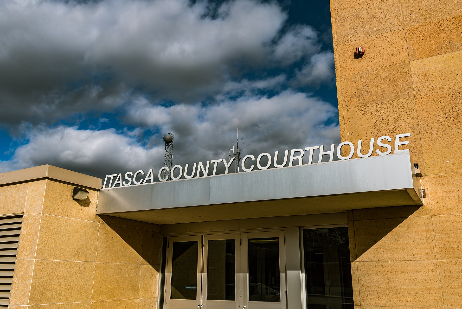 The Itasca County Courthouse at 123 NE 4th Street, as seen from 1st Avenue, in Grand Rapids, Minnesota.