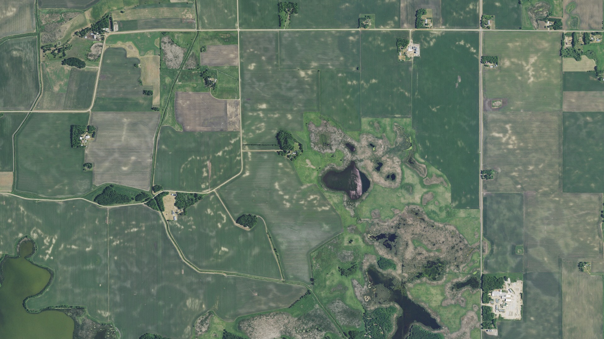 Natural-color aerial photograph of land around Fahlun, Minnesota