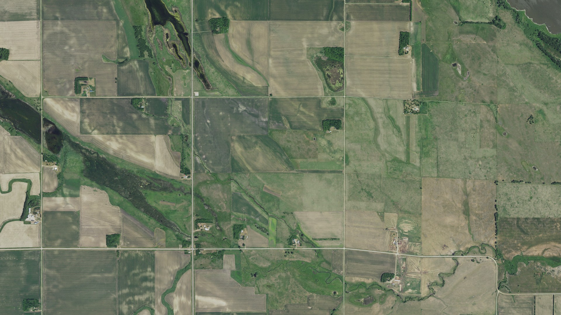 Natural-color aerial photograph of land around Hantho, Minnesota