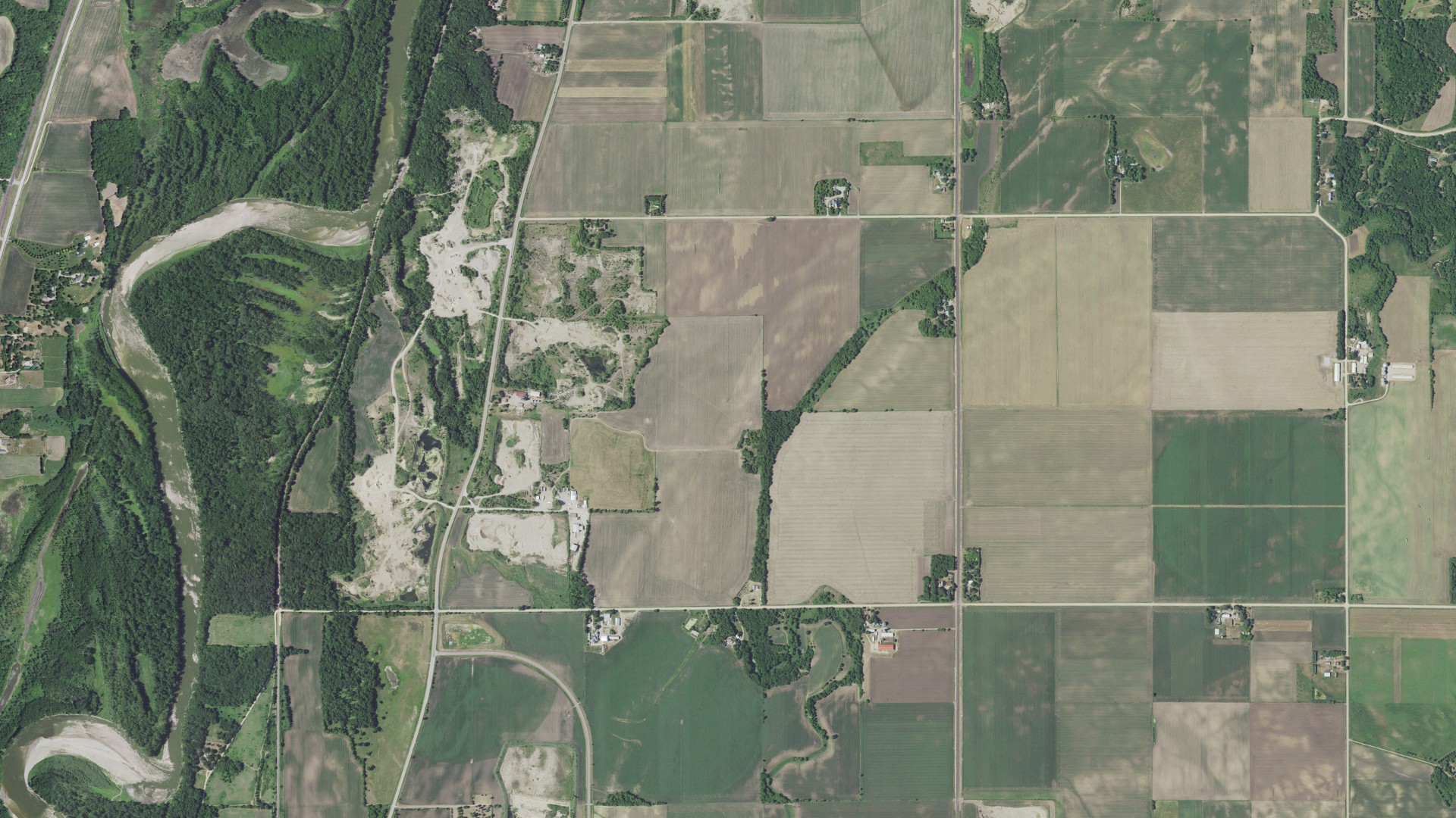 Natural-color aerial photograph of land around Ottawa, Minnesota