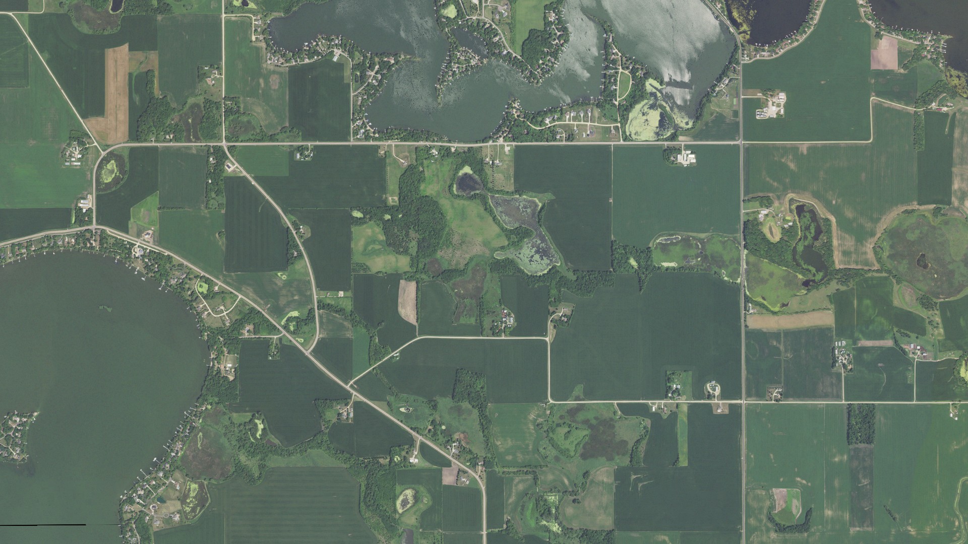 Natural-color aerial photograph of land around Washington, Minnesota