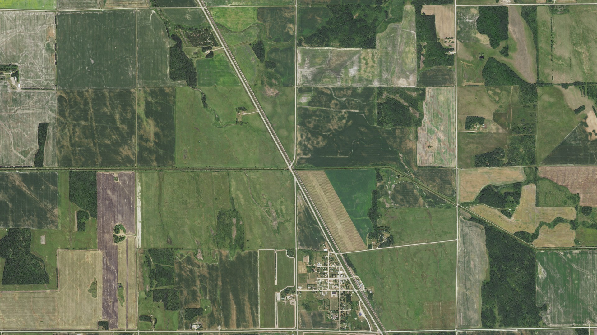 Natural-color aerial photograph of land around Lincoln, Minnesota