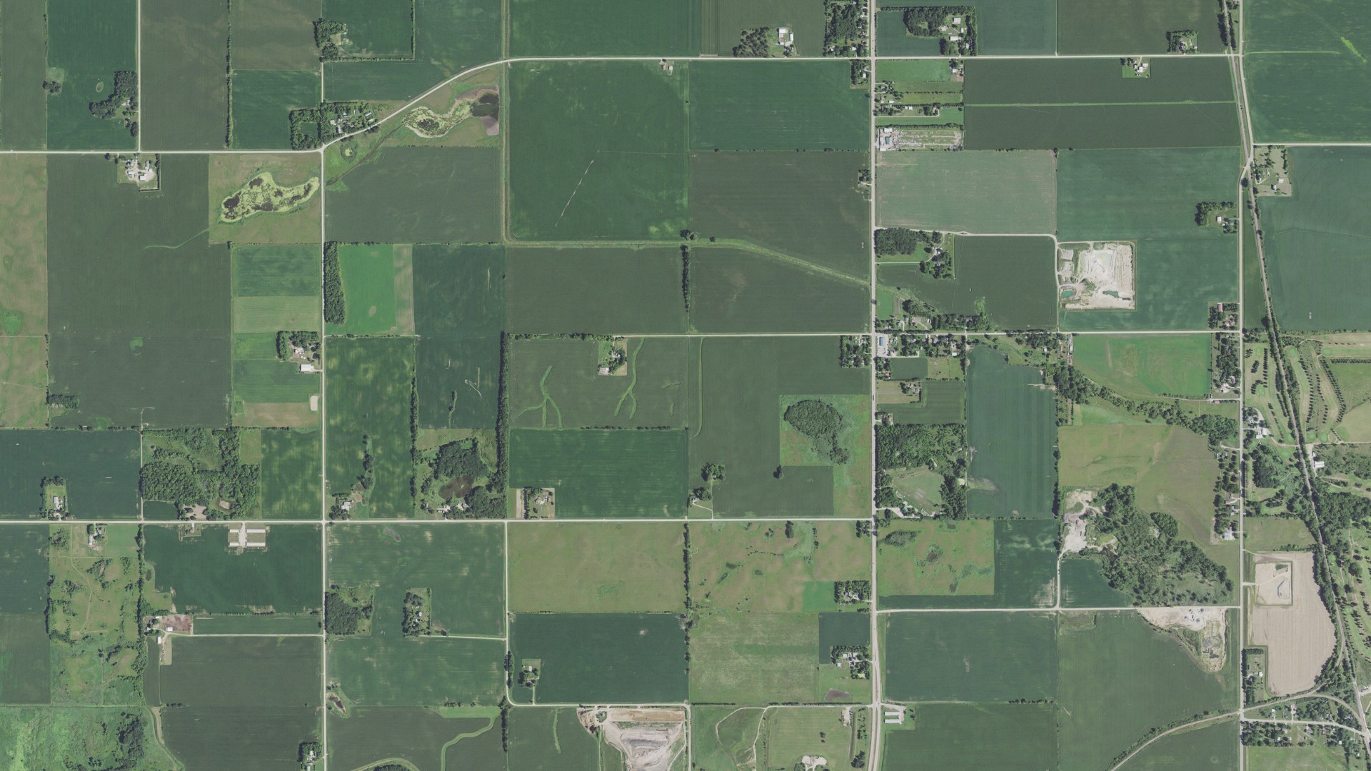 Natural-color aerial photograph of land around Lansing, Minnesota