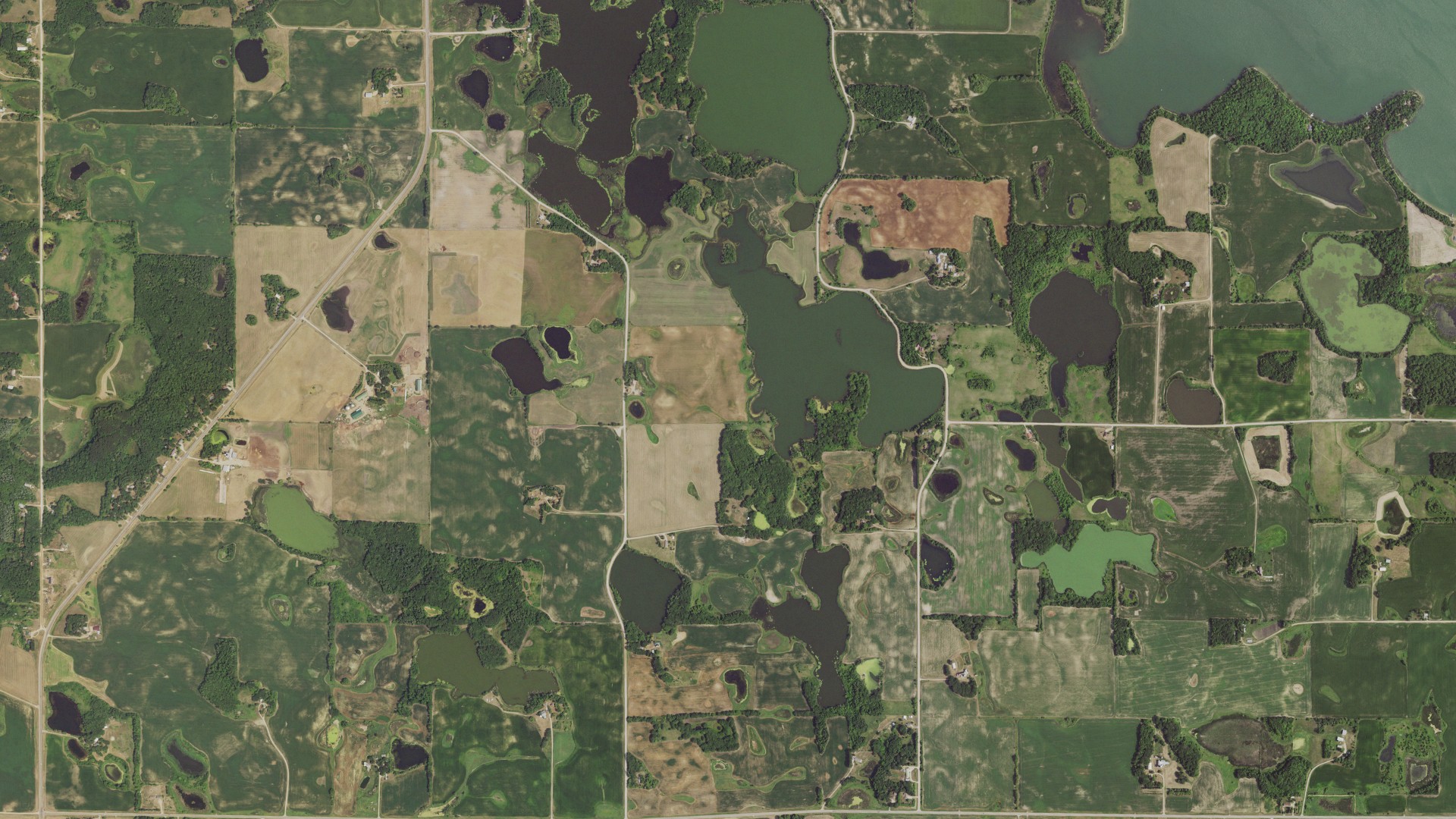 Natural-color aerial photograph of land around Aurdal, Minnesota