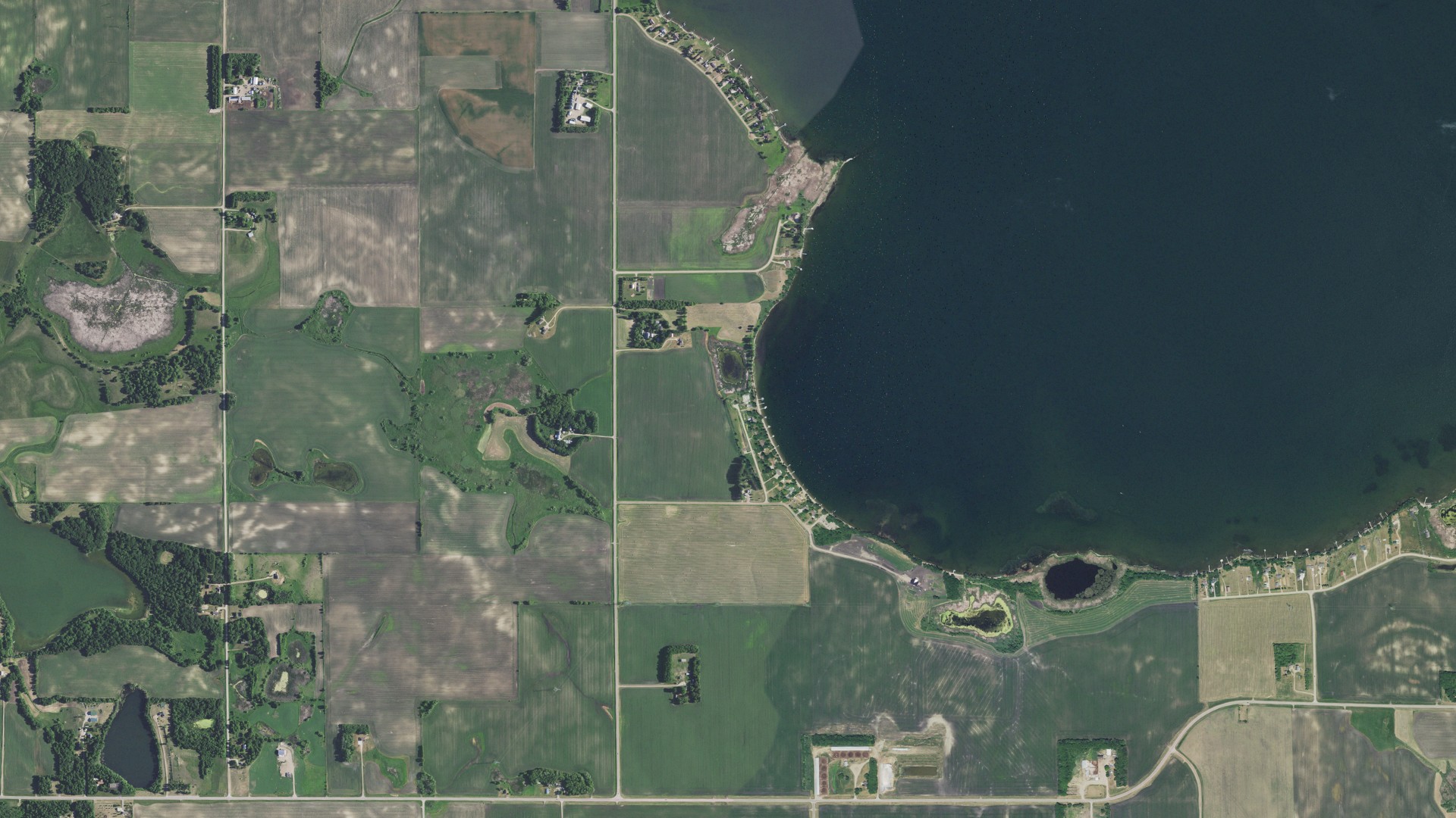 Natural-color aerial photograph of land around Reno, Minnesota