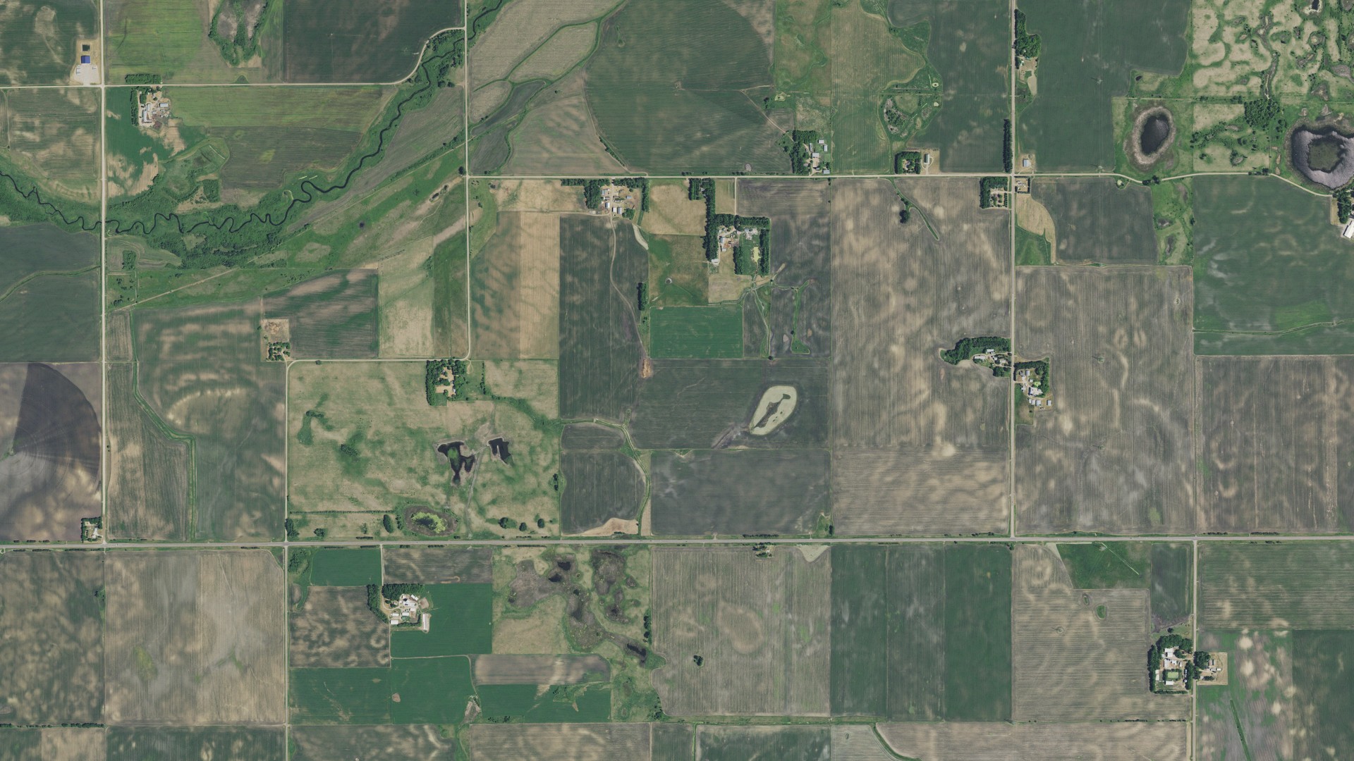 Natural-color aerial photograph of land around Ashley, Minnesota