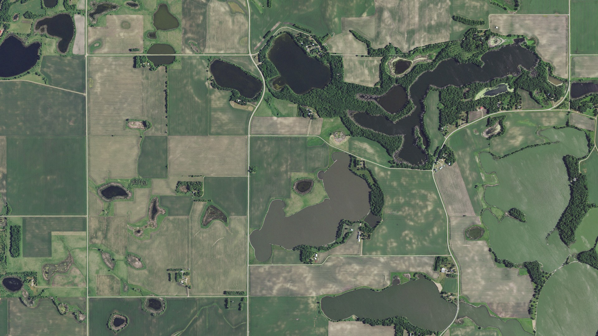 Natural-color aerial photograph of land around Framnas, Minnesota