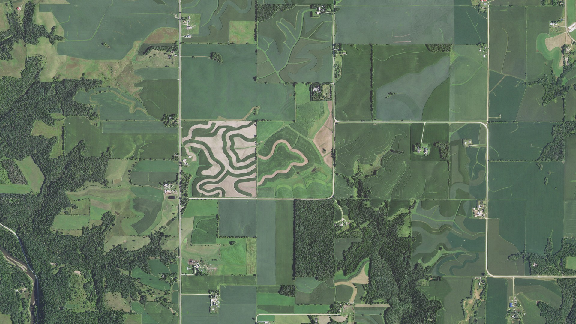 Natural-color aerial photograph of land around Hyde Park, Minnesota