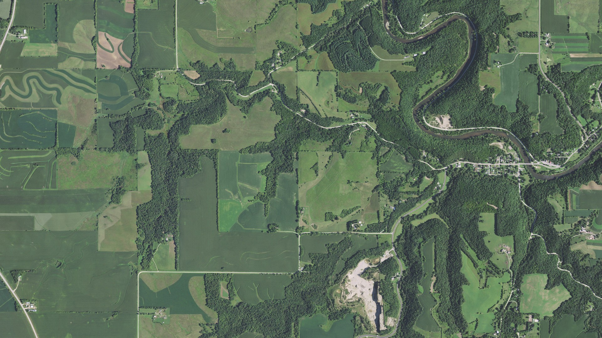 Natural-color aerial photograph of land around Zumbro, Minnesota