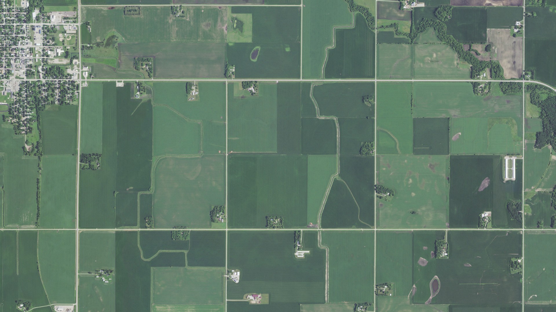 Aerial view of land around New Richland, Minnesota