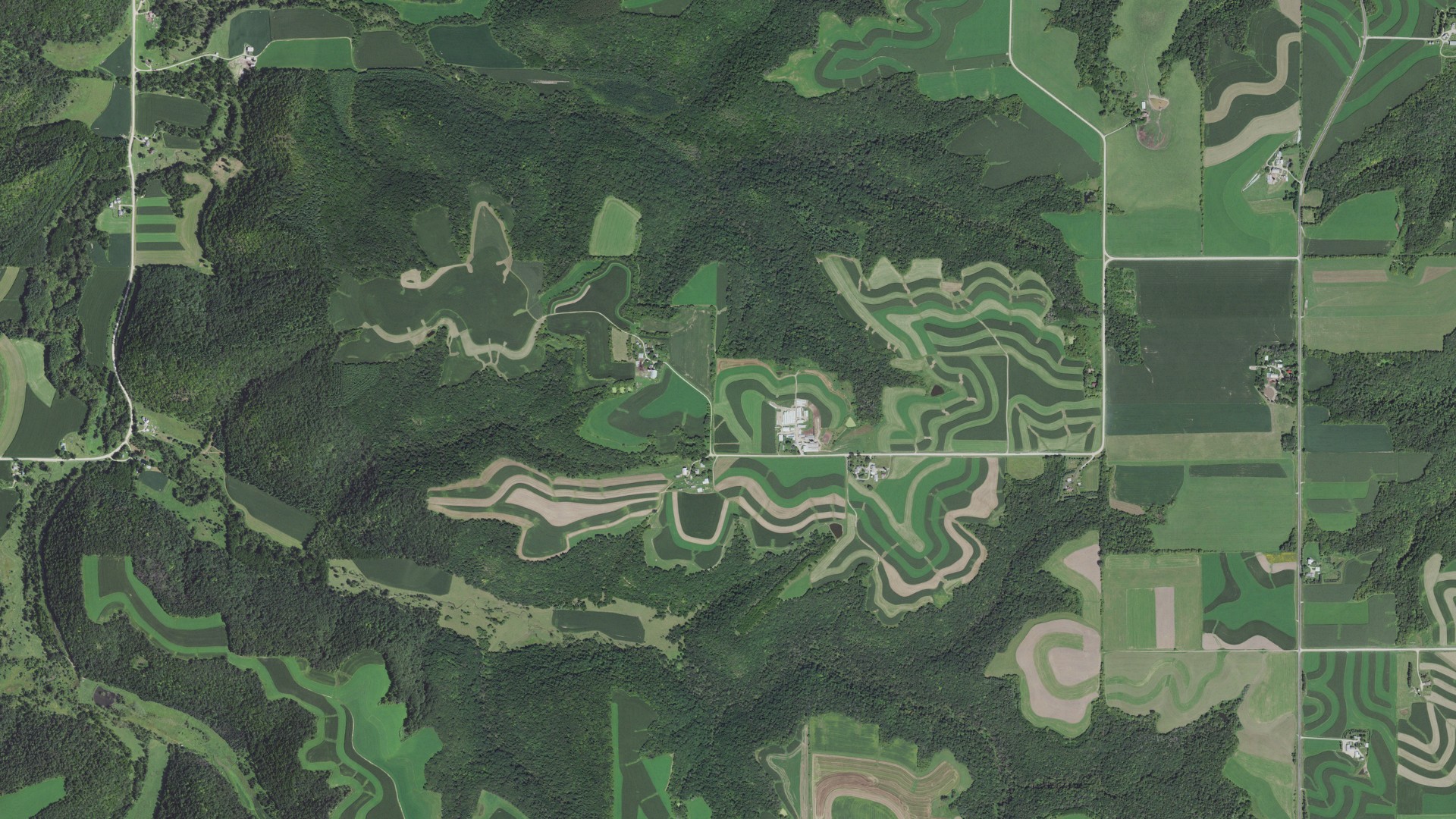 Natural-color aerial photograph of land around Mount Vernon, Minnesota