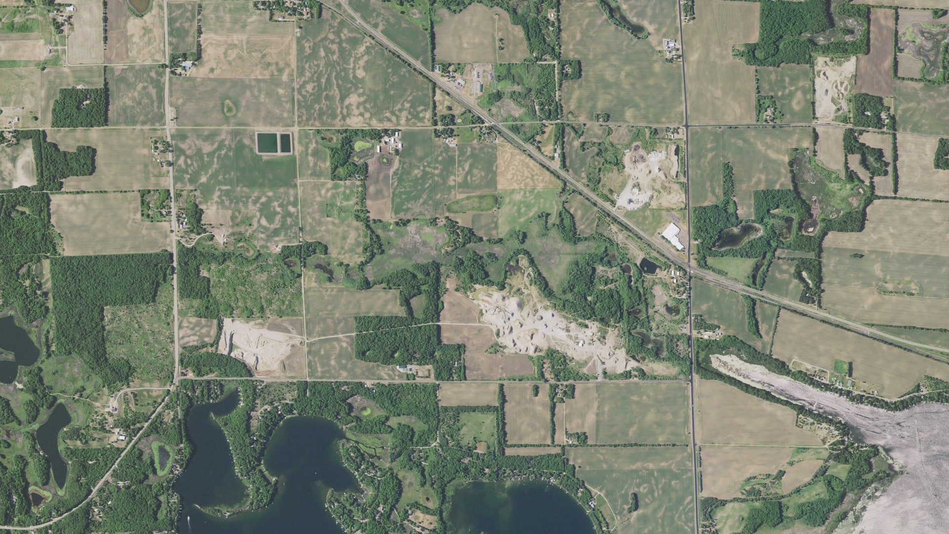 Natural-color aerial photograph of land around Southside, Minnesota