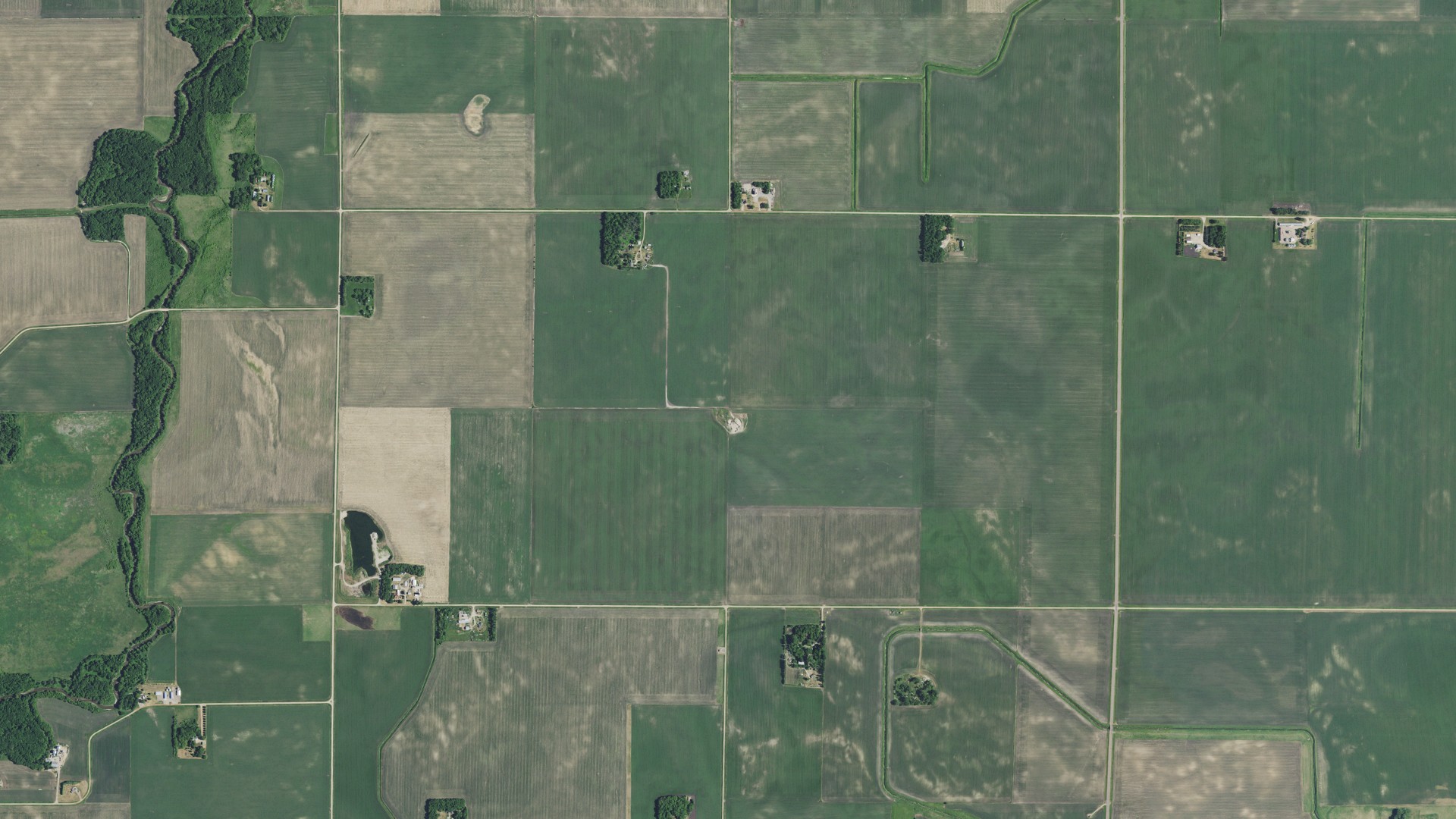 Natural-color aerial photograph of land around Sandnes, Minnesota