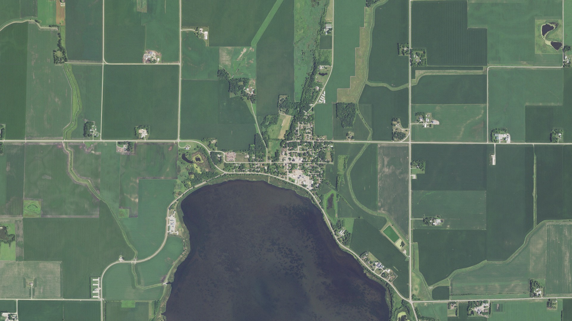 Natural-color aerial photograph of land around Freeborn, Minnesota