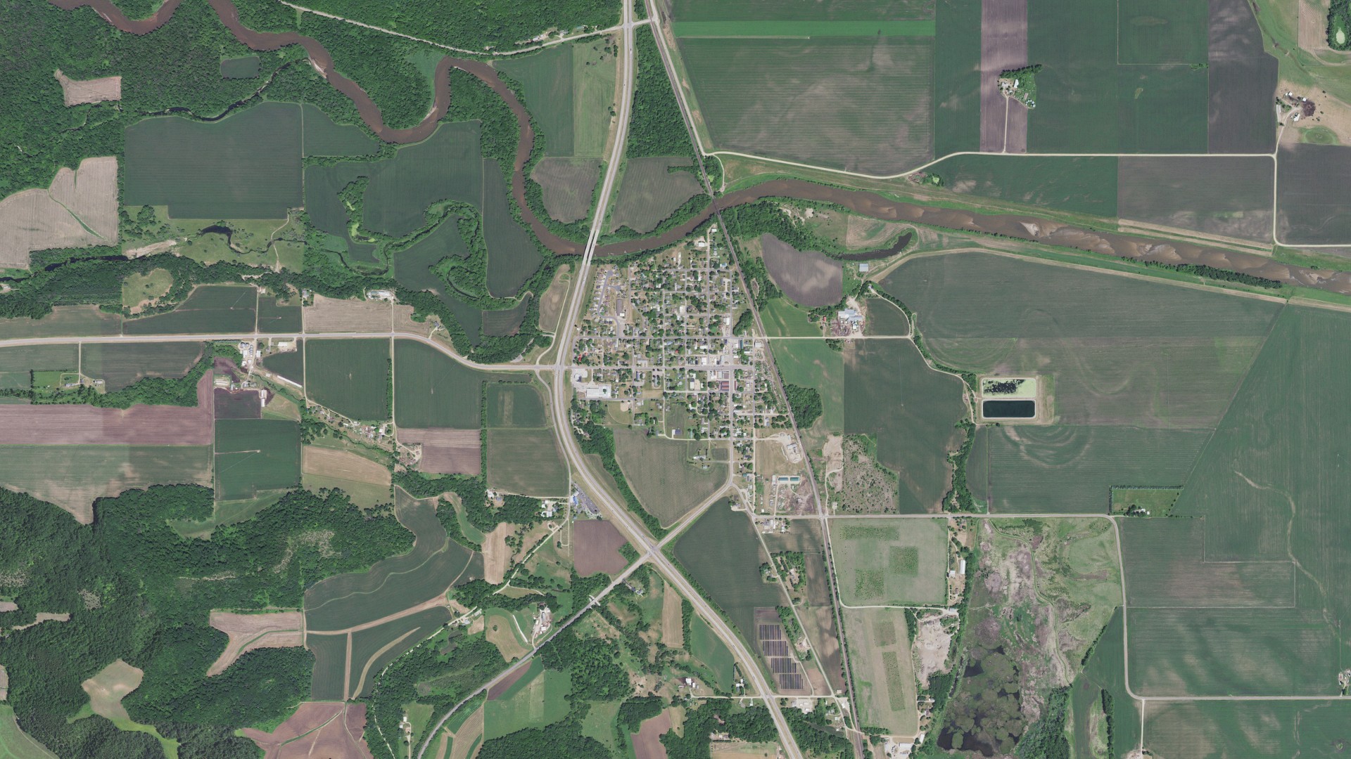 Natural-color aerial photograph of land around Kellogg, Minnesota