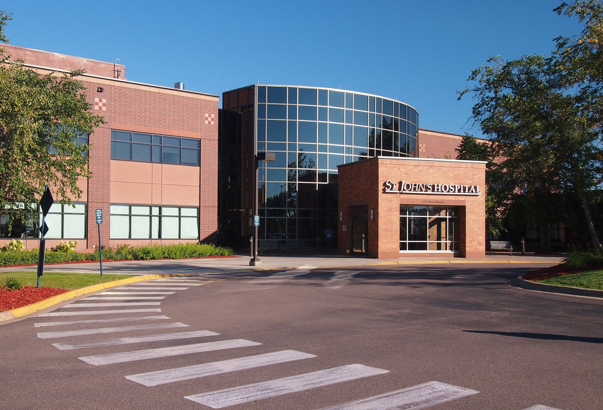 St John's Hospital, 1575 Beam Ave, Maplewood, Minnesota, USA. Viewed from the northwest.