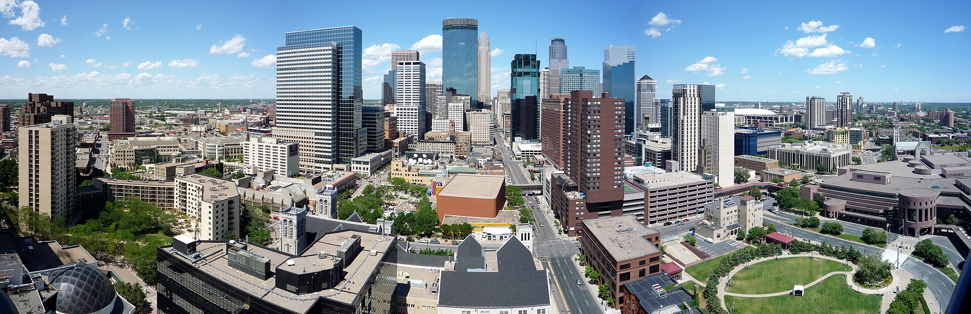 Panoramic photo of downtown Minneapolis, Minnesota.