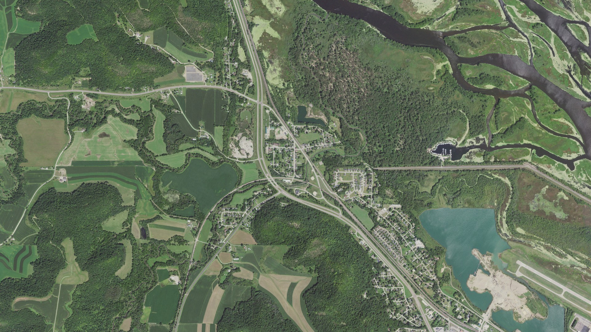 Natural-color aerial photograph of land around Minnesota City, Minnesota