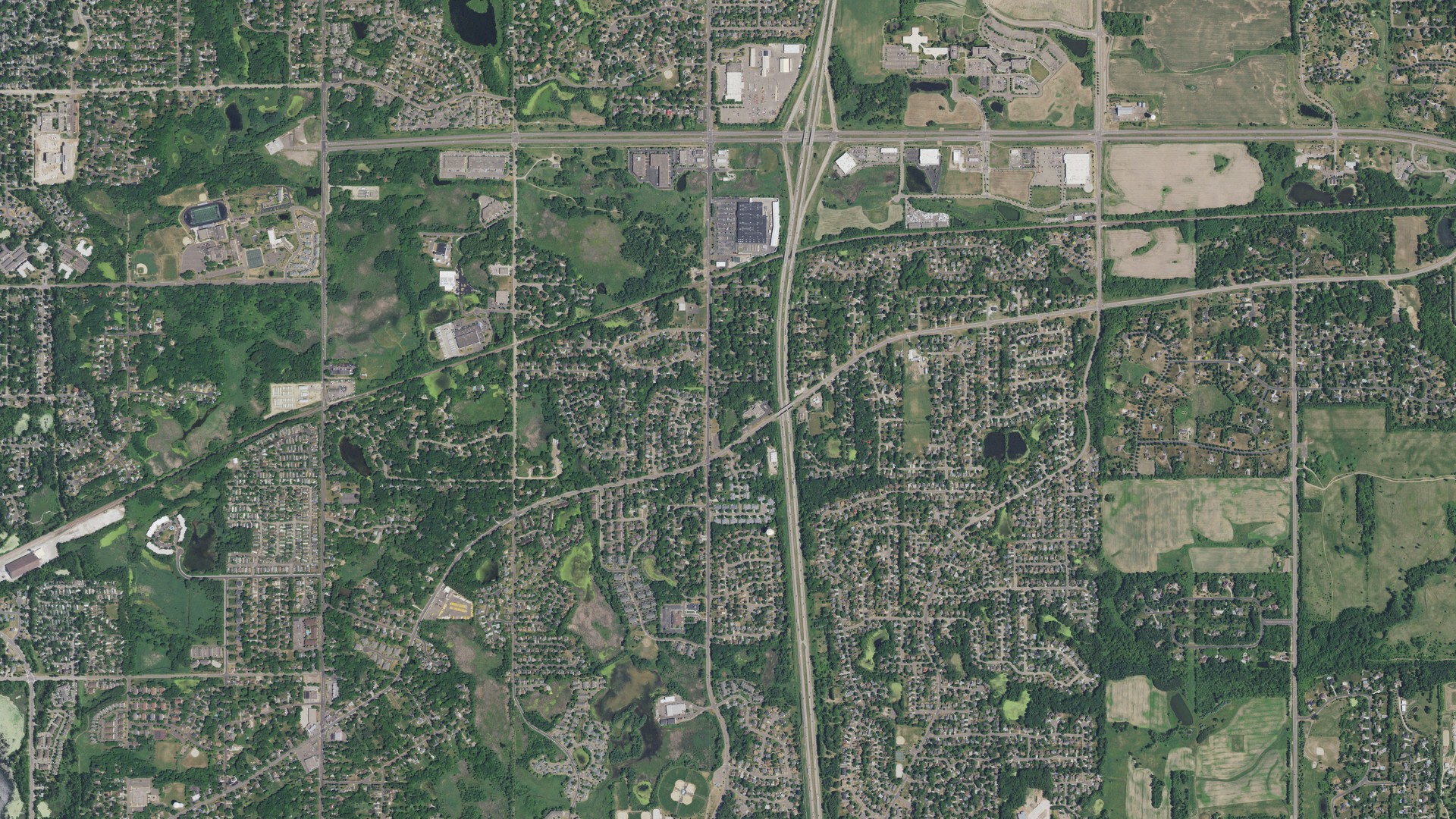 Natural-color aerial photograph of land around Oakdale, Minnesota