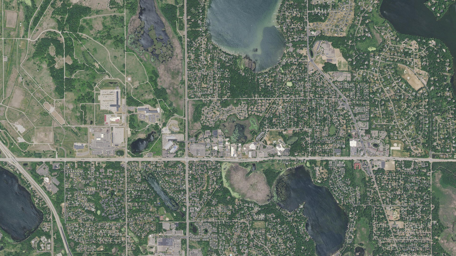 Natural-color aerial photograph of land around Shoreview, Minnesota