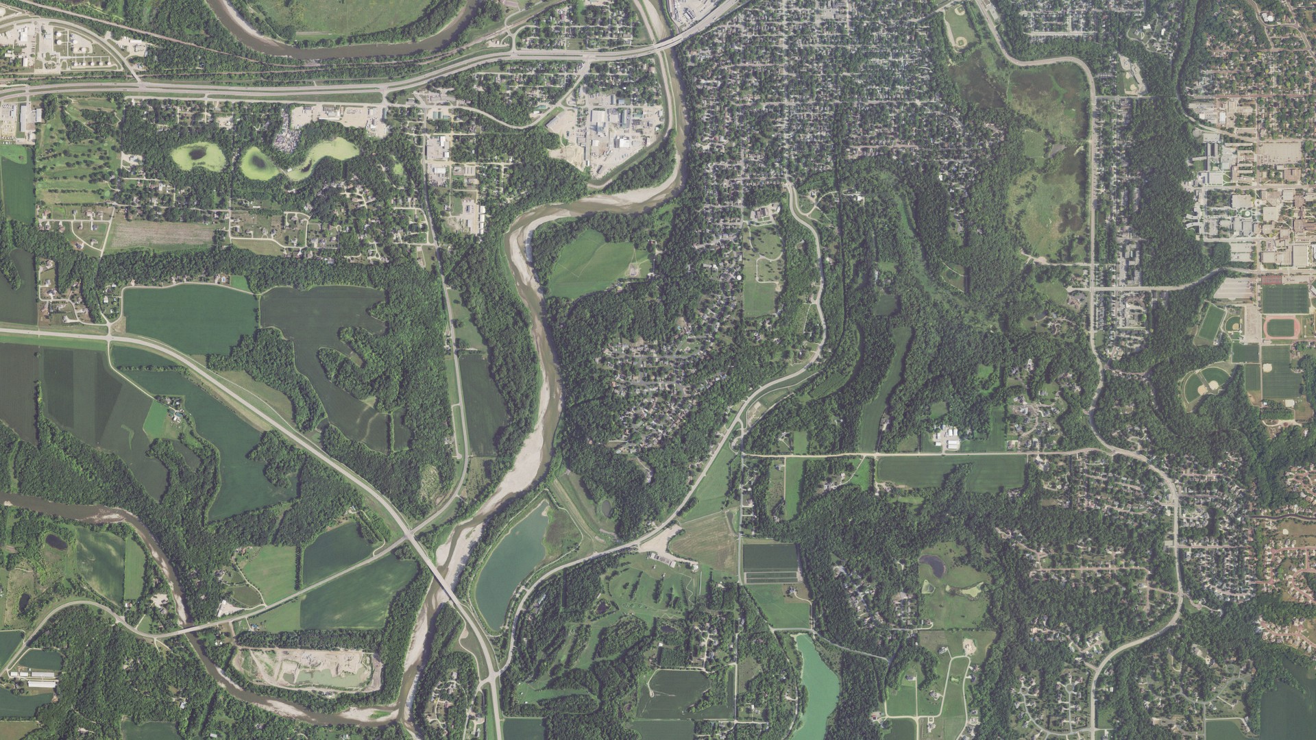 Natural-color aerial photograph of land around Skyline, Minnesota