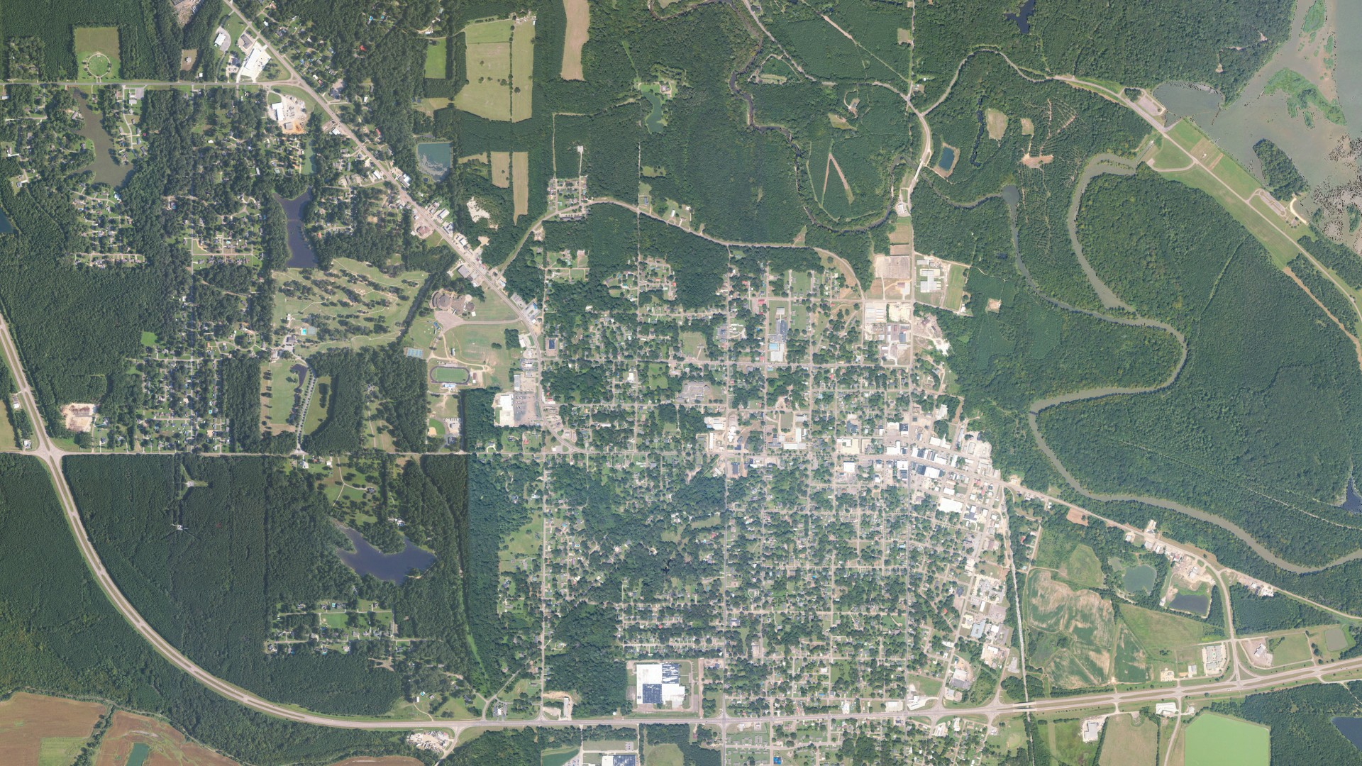 Natural-color aerial photograph of land around Aberdeen, Mississippi
