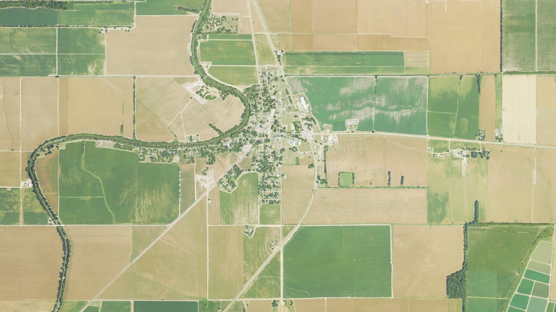 Natural-color aerial photograph of land around Anguilla, Mississippi