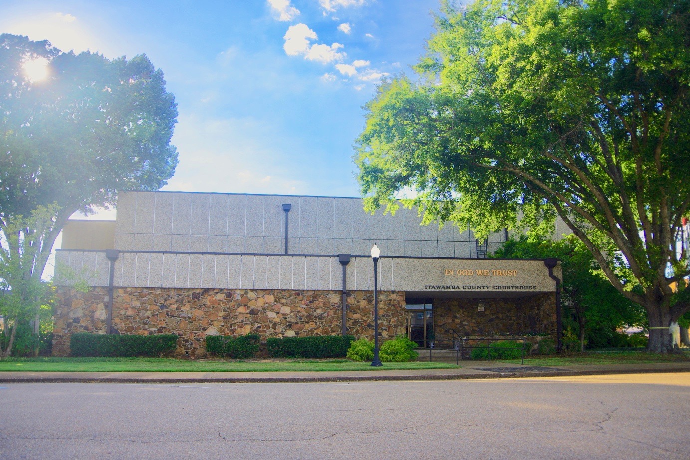 Itawamba County Courthouse in Fulton, Mississippi, United States.
