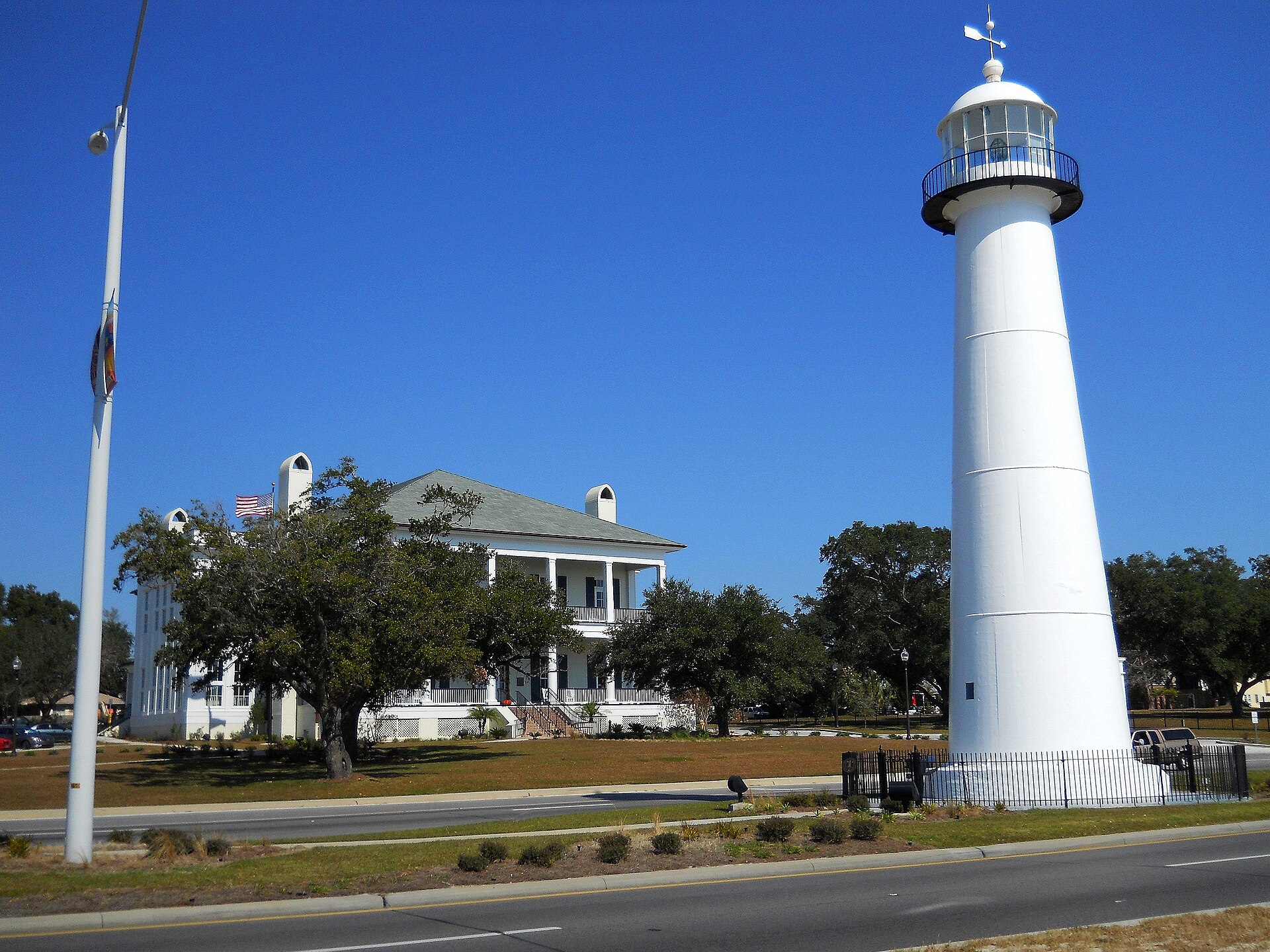 Biloxi Lighthouse on U.S. Route 90 with Visitor's Center in background. — Mississippi