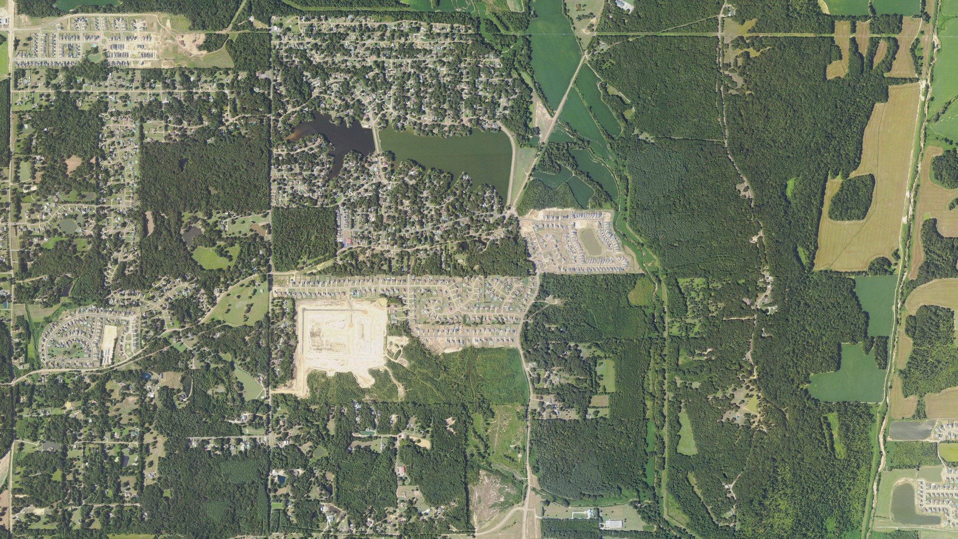 Natural-color aerial photograph of land around Bridgetown, Mississippi