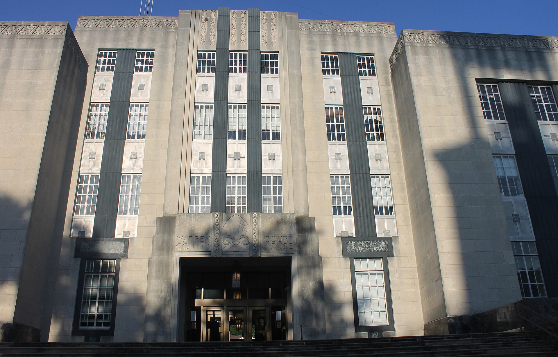 Warren County Courthouse in Vicksburg, MS (built c. 1940) — Mississippi