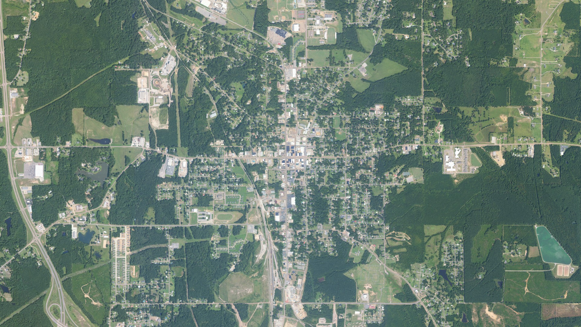 Natural-color aerial photograph of land around Louisville, Mississippi