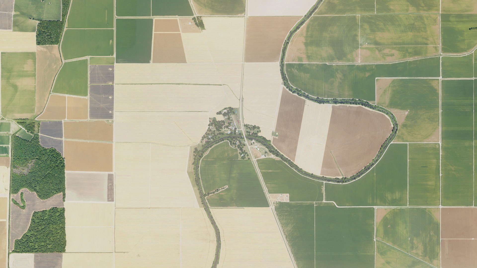 Natural-color aerial photograph of land around Nitta Yuma, Mississippi