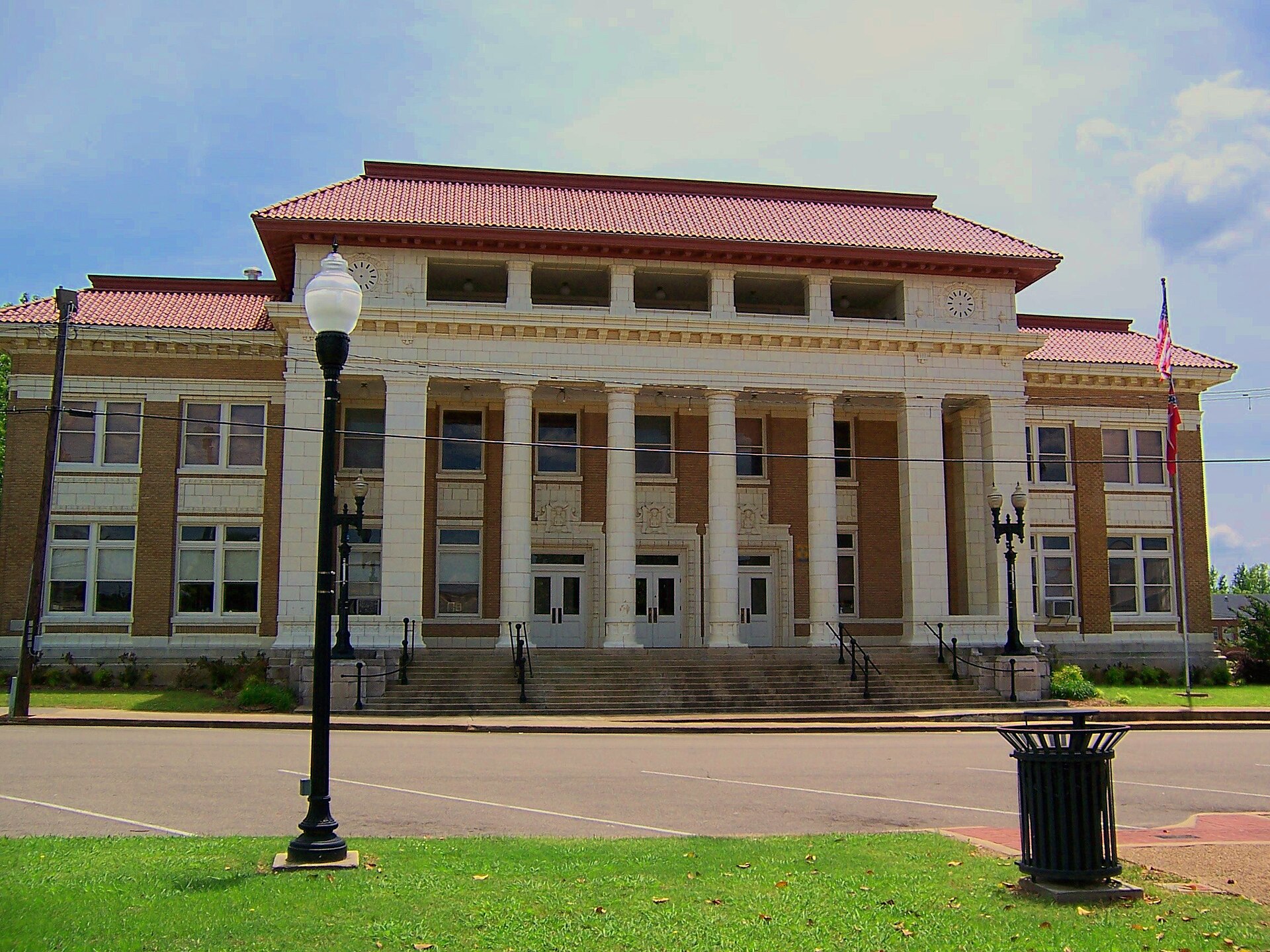 The Pontotoc County courthouse in Pontotoc, Mississippi. Photo by Michael Jones. This photo may be used freely but please credit the author.