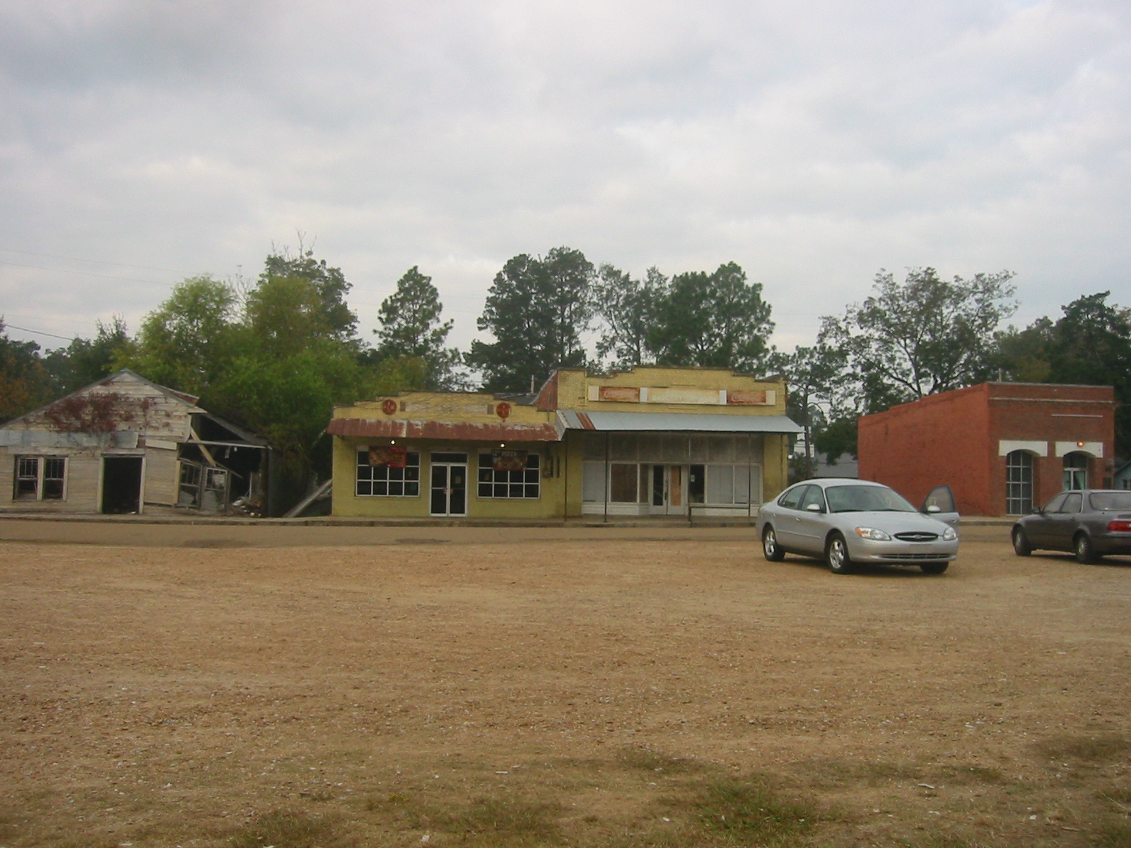 Every home in Roxie has high speed fiber optic cable service directly to their premise. There are mobile homes in Roxie with better bandwidth than some Manhattan neighborhoods. — Mississippi